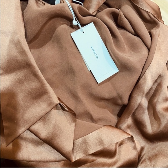 Vince 100% silk V-neck cap sleeve button up - Picture 3 of 8